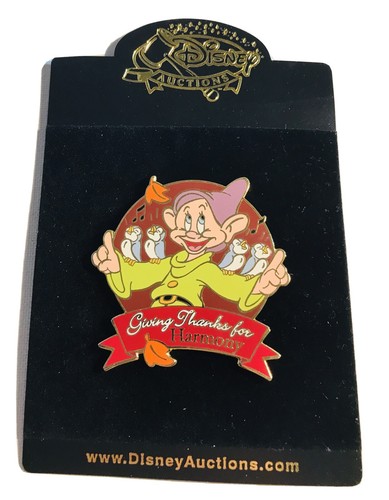 Prendedor Dopey Harmony LE 100 Subastas Disney Dando Gracias - Imagen 1 de 3