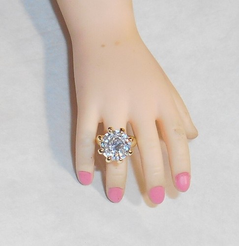 Sertie de pierres précieuses solitaire diamant BAGUE POUPÉE OR poupées de mode modelées par Alex CISSY - Photo 3/5