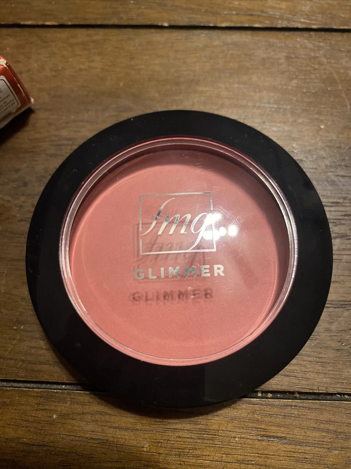 Fmg Glimmer Powder Blush - Select Petal Pink Rose Petale - Avon Makeup - Image 4 of 4