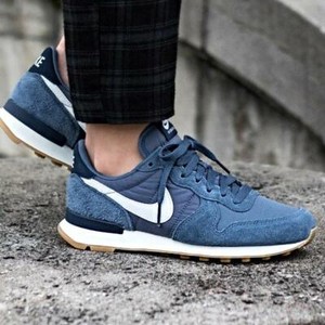 nike internationalist women navy