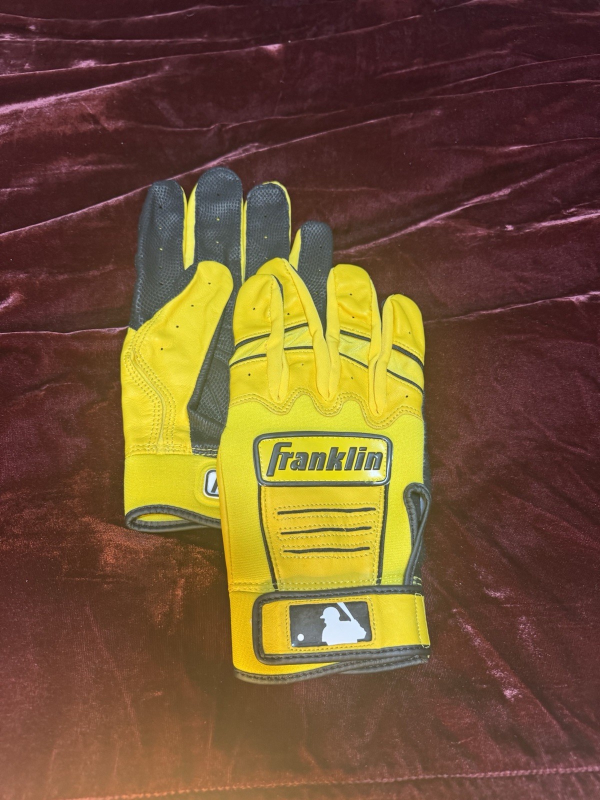 Player Issued Franklin CFX PRO Men’s Medium Baseball Batting Gloves Yellow