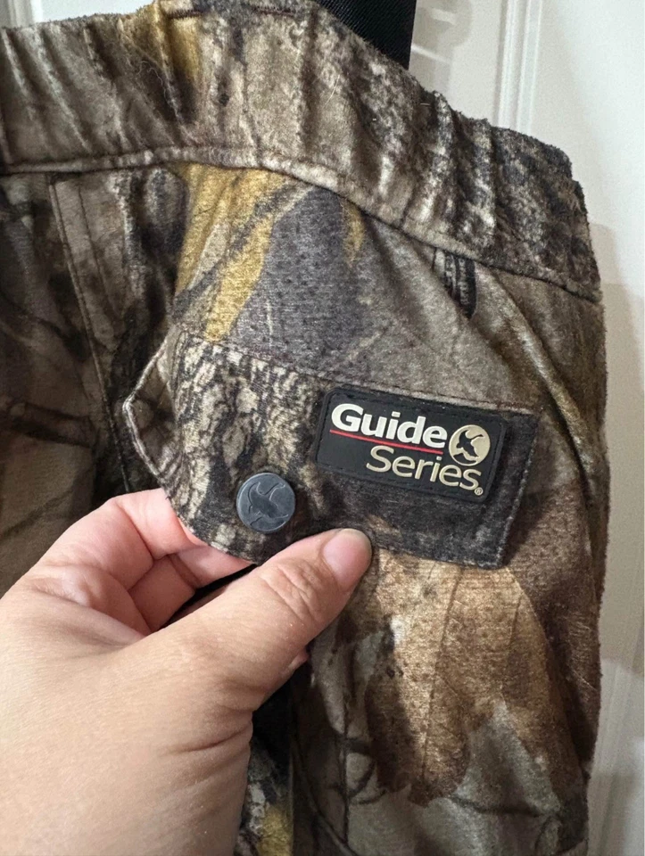 Mono con tirantes Gander Mountain niños L árbol real camuflaje aislado caza jóvenes niños Foto 4 de 4