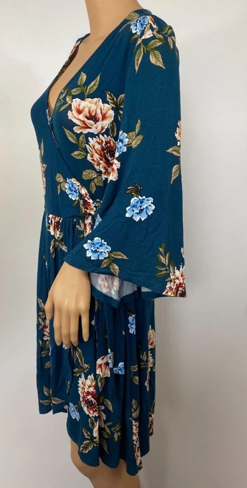 Nuevo con etiquetas Vestido envolvente midi crepé floral Studio B Collection By Bobeau para mujer talla pequeña Foto 4 de 4
