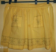 VINTAGE NEW YELLOW CHECKERED APRON POLY COTTON 2 POCKETS WASH/DRYMADE IN USA