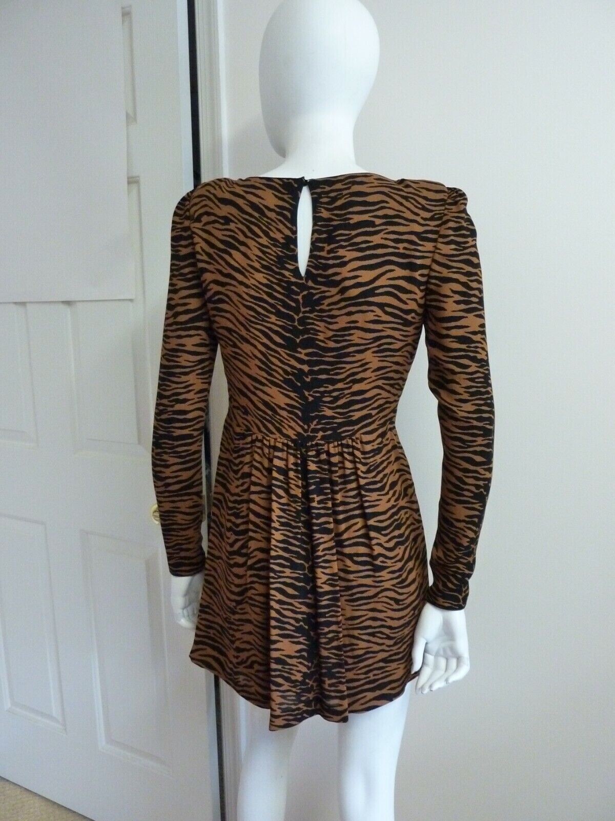 Mini abito stampa leopardata Saint Laurent manica lunga arricciata taglia: 36 4 2690 Nuovo con etichette