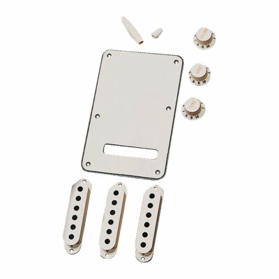 Fender Stratocaster Zubehörset mit Pickup-Abdeckungen, Knöpfen & Rückplatte (Pergma...