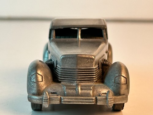 Danbury Mint 1:43 Scale Pewter, 1937 Cord 812 Supercharged Roadster - Picture 4 of 14