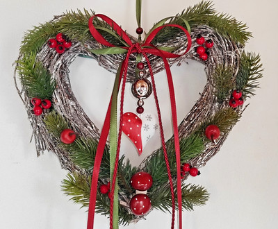 Türdeko herz kranz handmade winter beeren rot wand dekoration landhaus haltbar