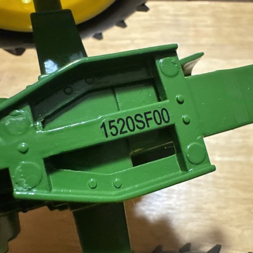 Ertl 1/16 scale John Deere model 520 die-cast tractor green/yellow n/frontend - Picture 19 of 20