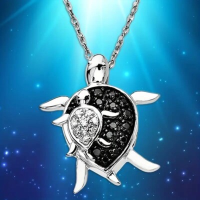 Colgante de collar con diseño de tortuga marina negra, ideal para madre e hija.