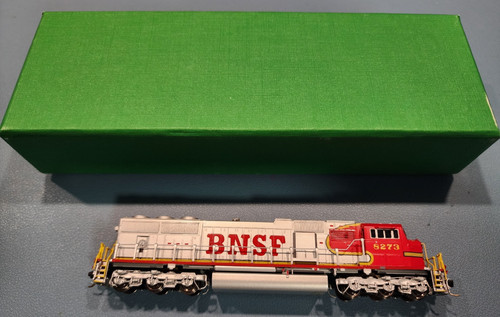 RARO! ¡NUEVO! Motor de latón Overland Models BNSF SD75M escala N #8273 | Zustand: New