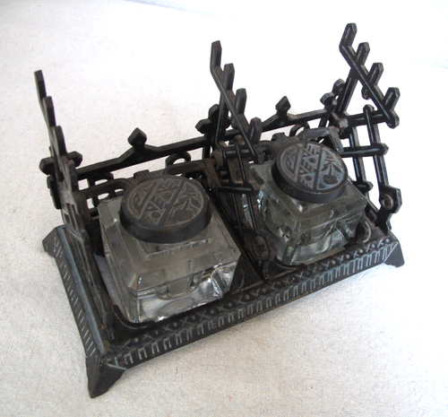 Antique Cast Iron Double Inkwell with Pen Rest - 第 4/7 張圖片