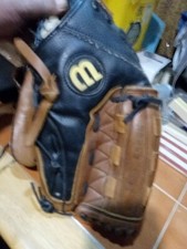 Wilson Glove - Black