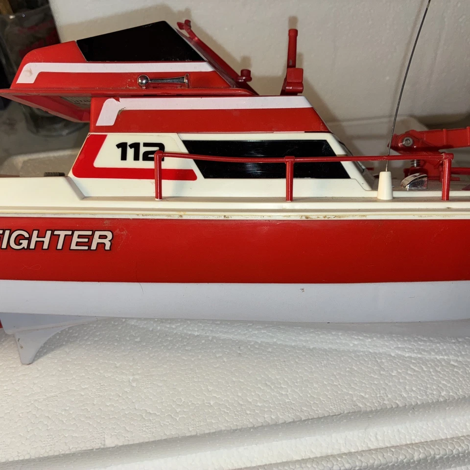 Radio Shack Vintage RC Fire-Fighting Speed Cruiser Working Tested Boat 60-4072 - Image 3 of 4