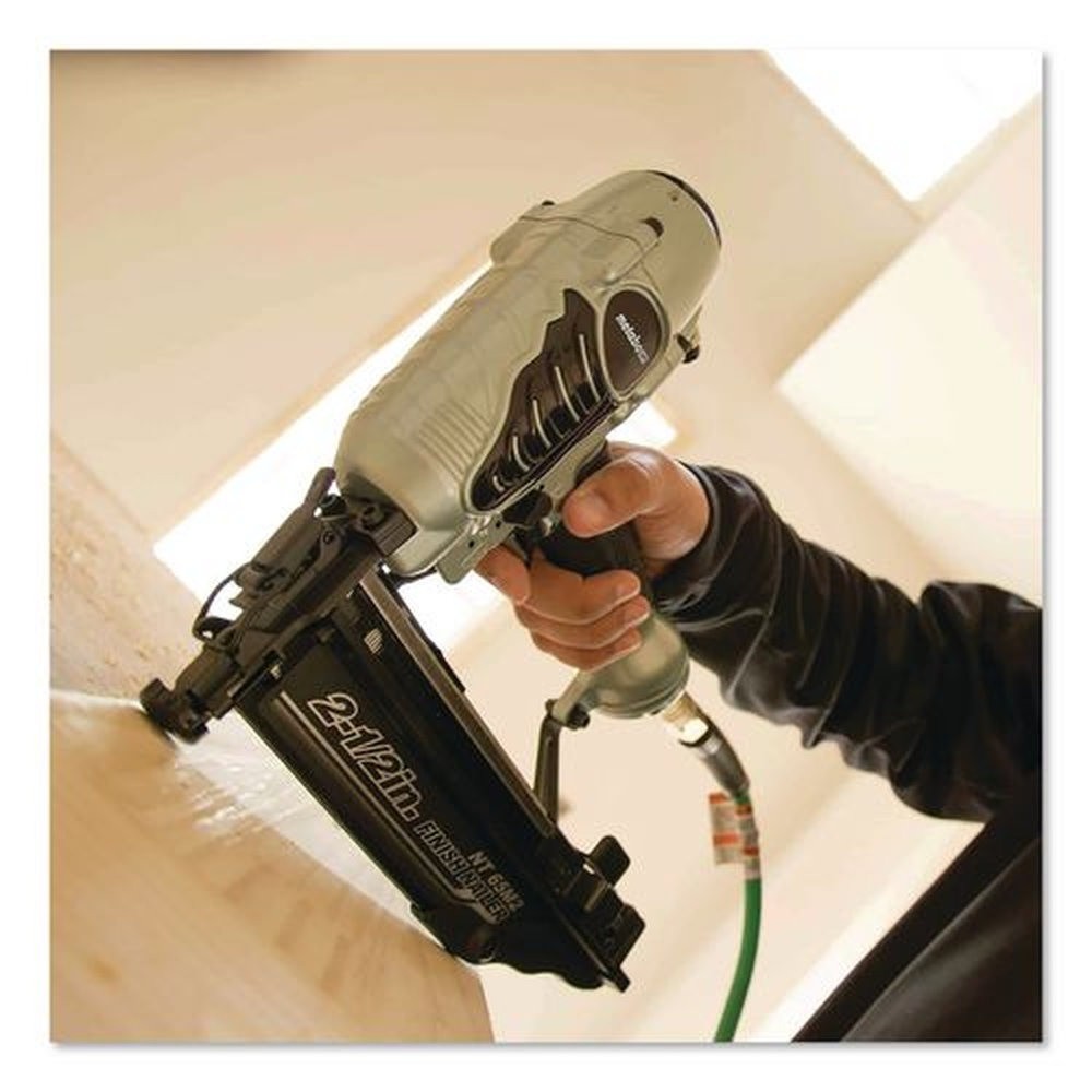 Metabo HPT NT65M2SM 16-Ga 2-1/2" Finish Nailer w/ Air Duster New
