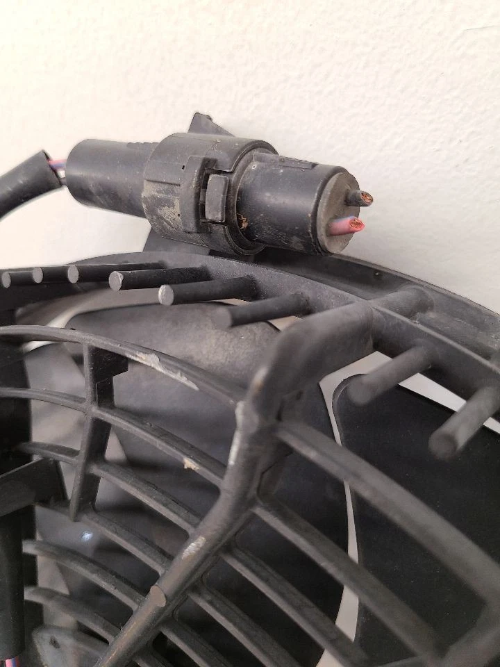 02-04 CHEVROLET TRACKER Radiator Fan Motor Fan Assembly Condenser 91177005 - Изображение 3 из 4