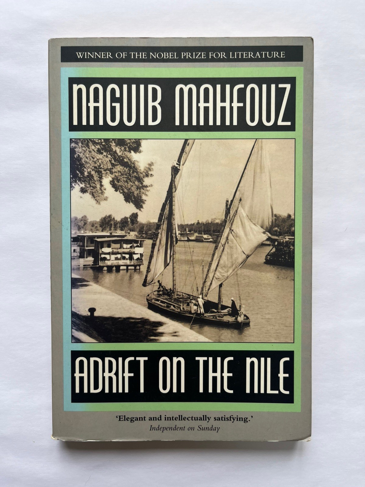 Naguib Mahfouz - Adrift on the Nile (Paperback)