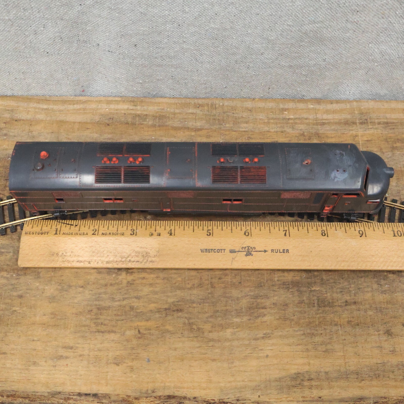 Athearn HO Scale Undecorated E7 Dummy in Box Model Train