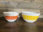 Vtg Pyrex Yellow and Orange Polka Dot Nesting Mixing Bowl Set 401 & 402 Retro