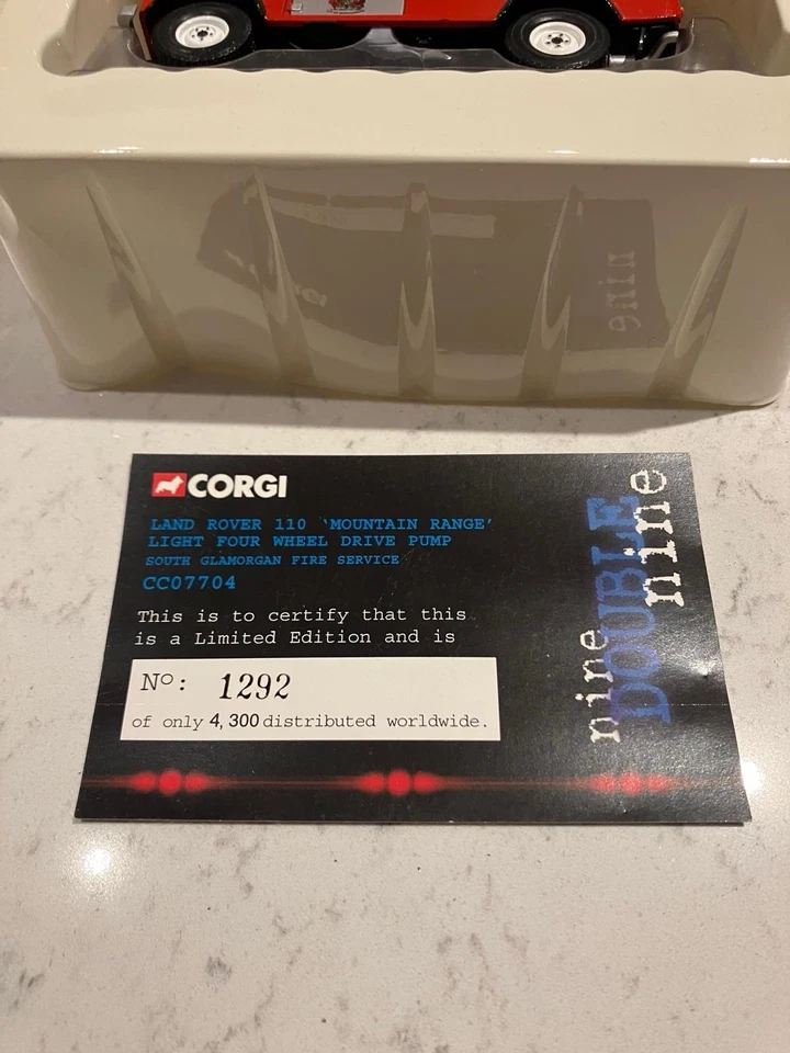 Corgi CC07704 Land Rover 110 Mountain Range Light 4 Wheel Drive Pump South Glamo - Image 4 of 4