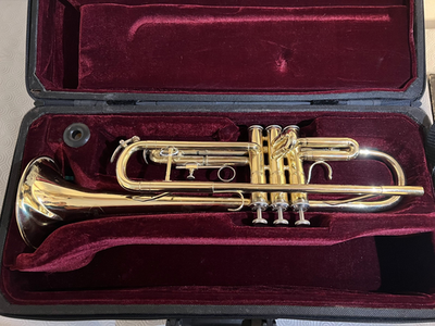 Besson London 1000 Trumpet w/ Case – Brass Finish – Needs Repair