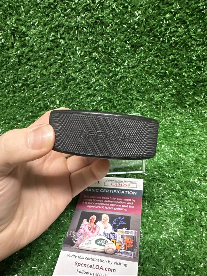 Detroit Red Wings Gordie Howe Signed Puck JSA COA W/ Display Case HOF #9 C - Image 4 of 4