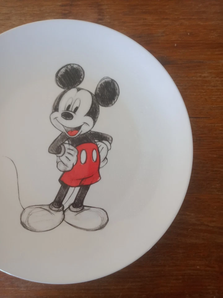 Licensing Essentials. Disney. Mickey Mouse. Plato de cena. (27cm). Hecho en China. Foto 4 de 4