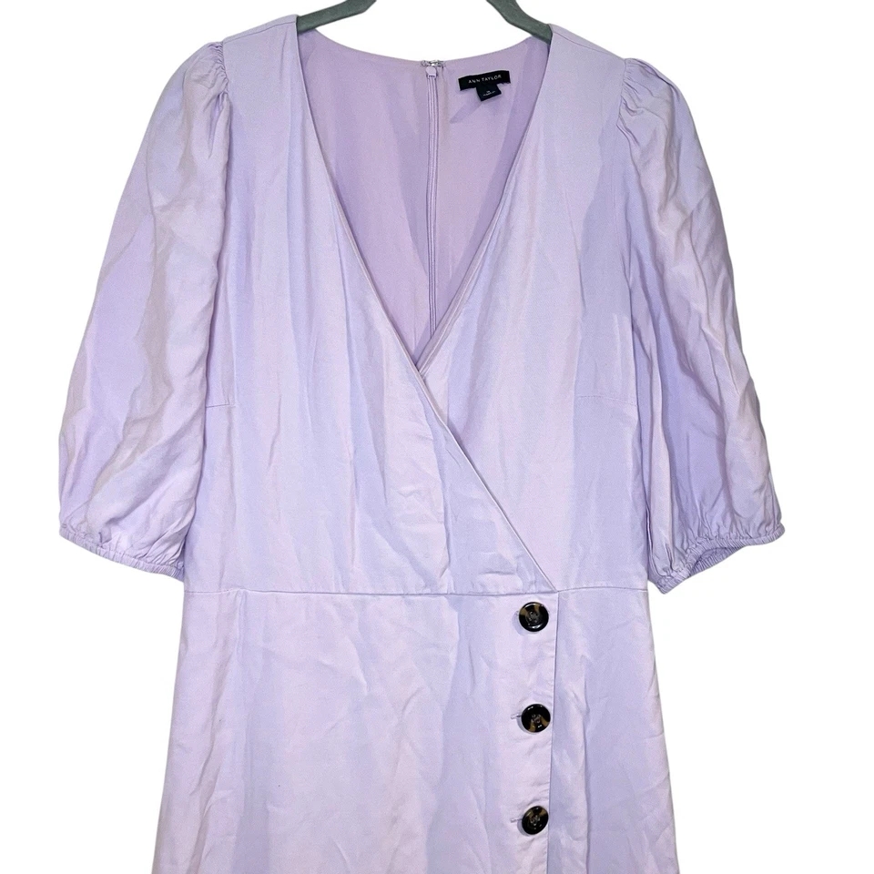 Vestido midi envolvente con botones Ann Taylor lavanda Fields cuello en V manga abullonada talla 10 Foto 4 de 4