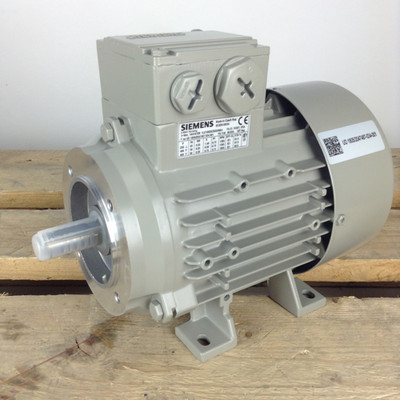 1LE1002-0CB22-2NA4 Siemens    IE1 = standard = EFF2 B34 = IM2101 (foot + inne...
