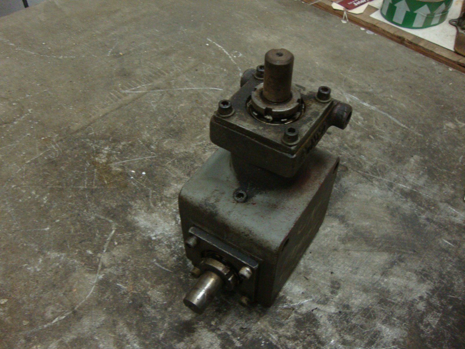 Gear Splitter 90 Degree 3/4" Dia  x 1 1/4" Shaft 3/4" Dia x 2" Shaft 19446MO