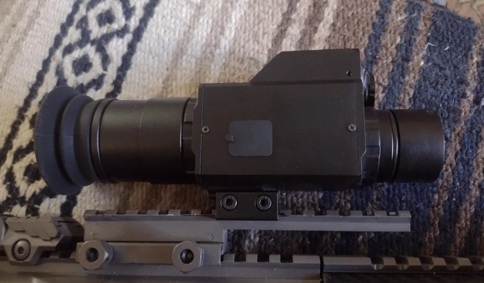 Mira telescópica combinada Daywalker 320 térmica/visión nocturna Foto 2 de 3