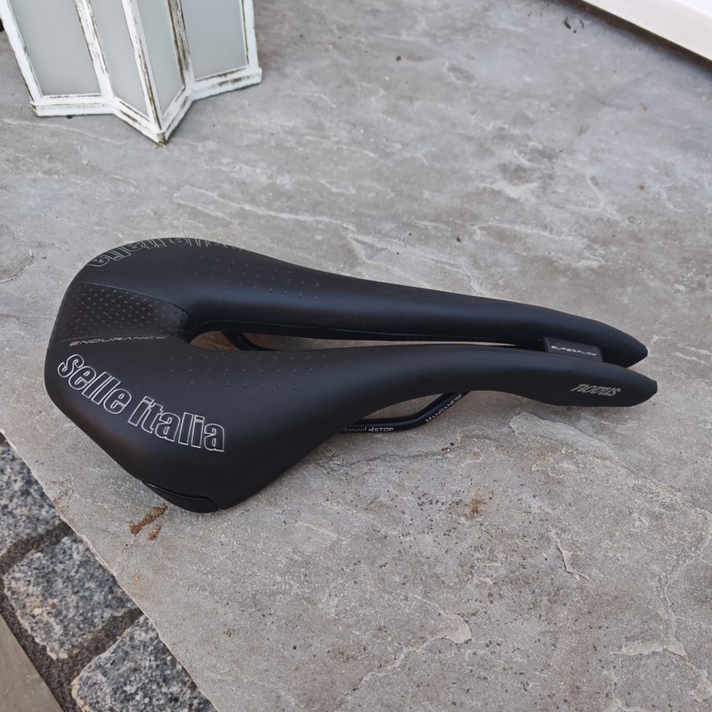 Selle Italia Novus Endurance TM Superflow Saddle, S3 IDmatch, Manga Rails, Black