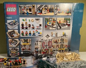 Lego 10211  Creator Expert:Grand Emporium 100% Complete w/box preowned