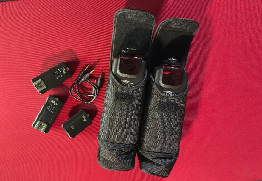 Altura photo: Two flash guns and a set of flash triggers Fits Canon. - Image 4 of 4