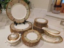 Mikasa Coronation Celadon 36 Piece Dinnerware Collection Gold encrusted