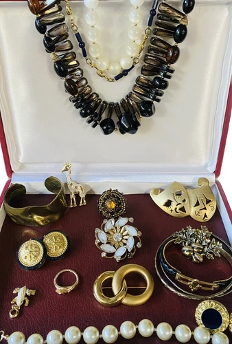 Vintage Estate Costume Jewelry Lot! MONET, TRIFARI and more!