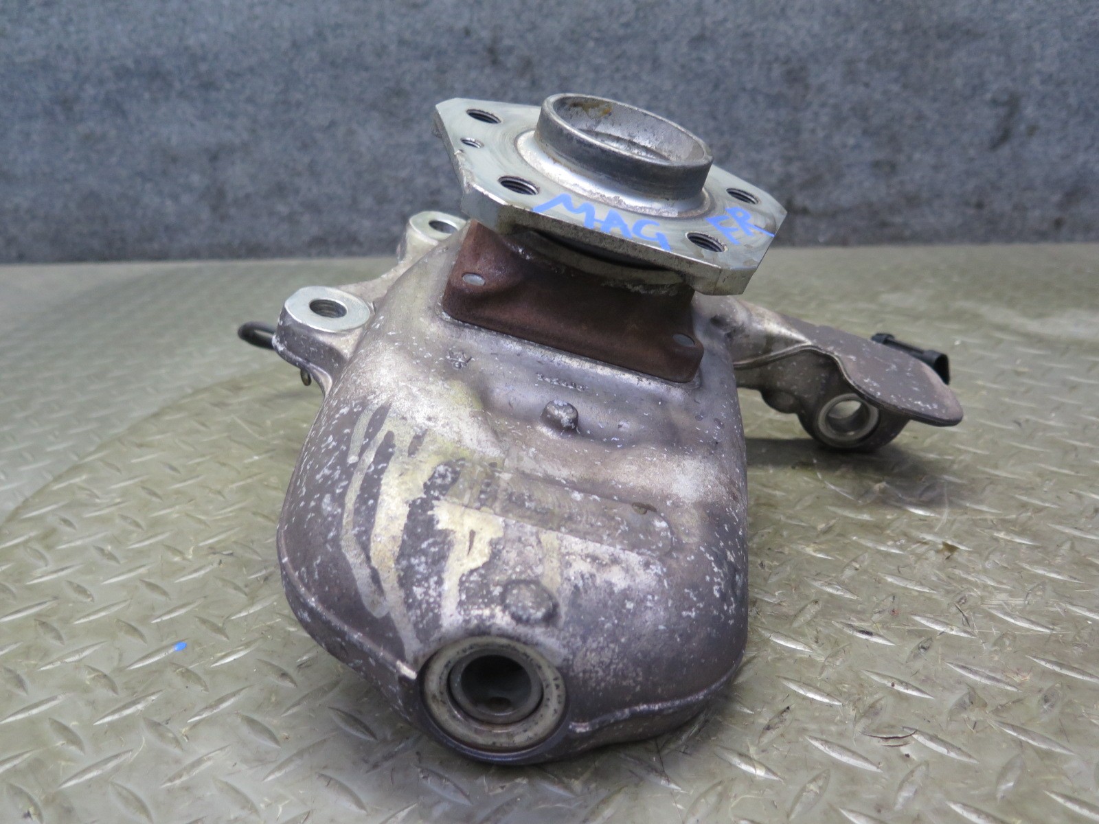 2008-2019 MASERATI GRANTURISMO M145 RWD FRONT RIGHT SPINDLE KNUCKLE WHEEL HUB