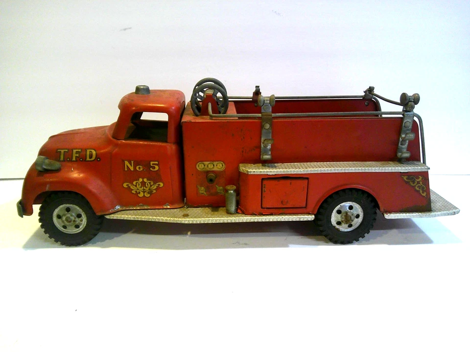 Vintage 1956 Tonka No. 5 Suburban Fire Pumper Truck TFD Fire Engine Fire Truck - Image 2 of 4