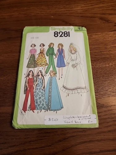 SIMPLICITY 8281 11½" FASHION DOLL CLOTHES SEWING PATTERN ©1977 cut