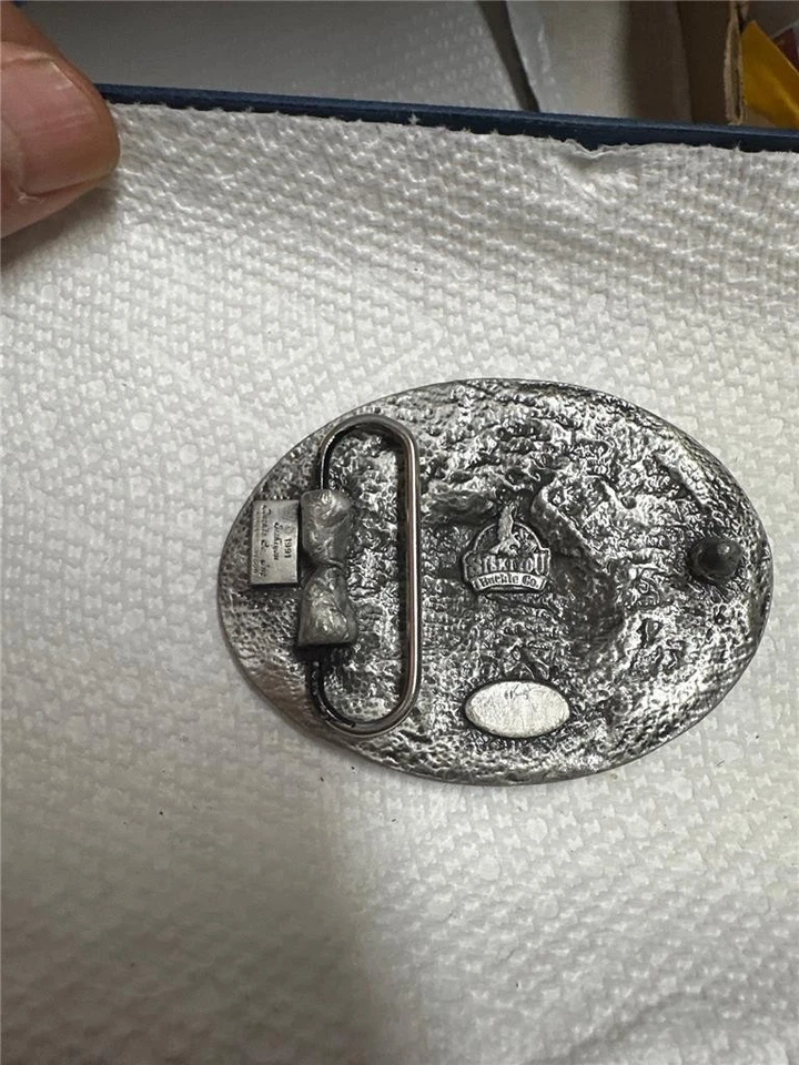 Hebilla de cinturón vintage 1991 Siskiyou esmalte negro Bronco Rider Foto 2 de 4