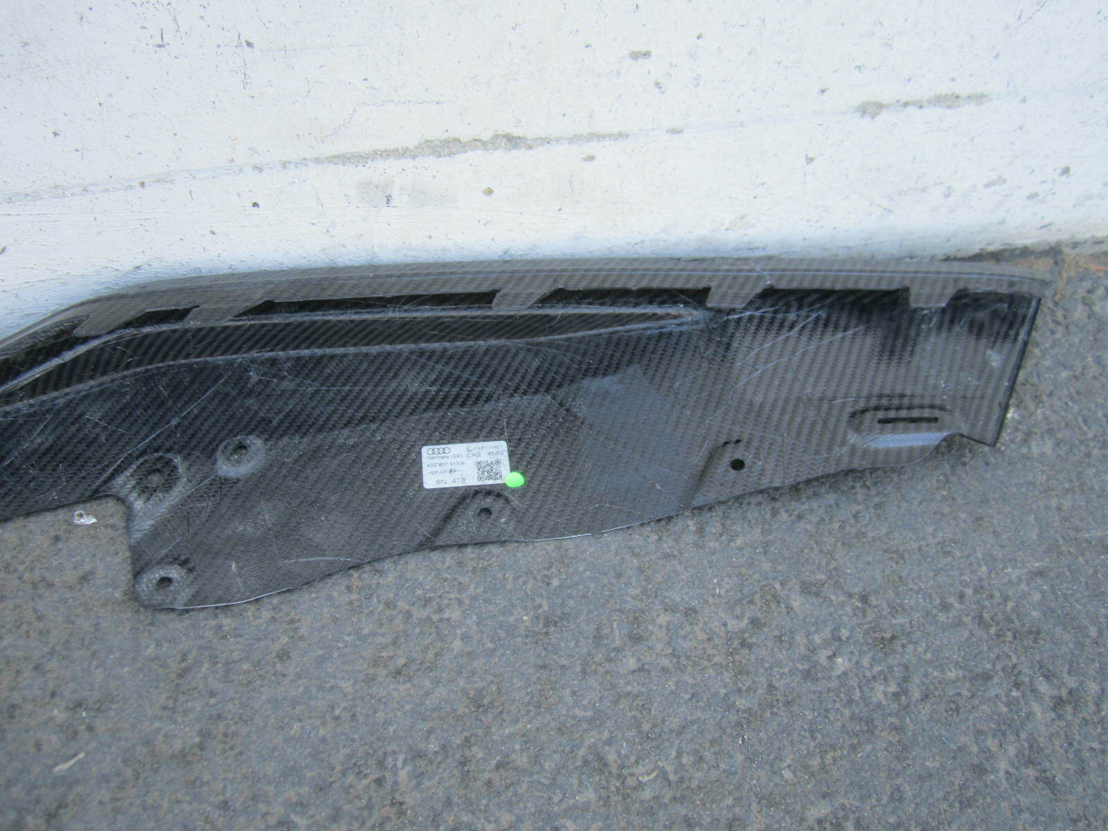 em109120 Audi R8 2017 2018 2019 2020 2021 Front Bumper LH Lower Spoiler Moulding