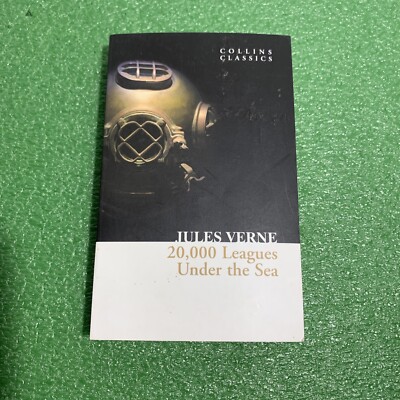 20,000 Leagues Under the Sea (Collins Classics) - Paperback - GOOD