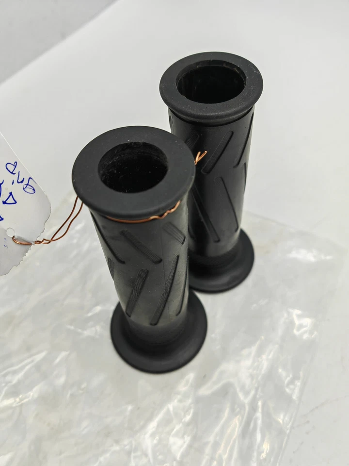 Empuñaduras de manillar originales Yamaha Vmax 1700 4YR262410300 4YR262400300 Foto 3 de 4