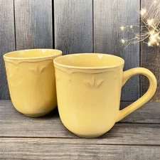 Thomson Pottery Beige Tan Ceramic Coffee Mug Cup Set 2 Mugs Cups Raised Edge VTG