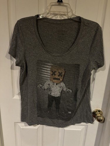Corner Shop Graphic Tshirt Size L