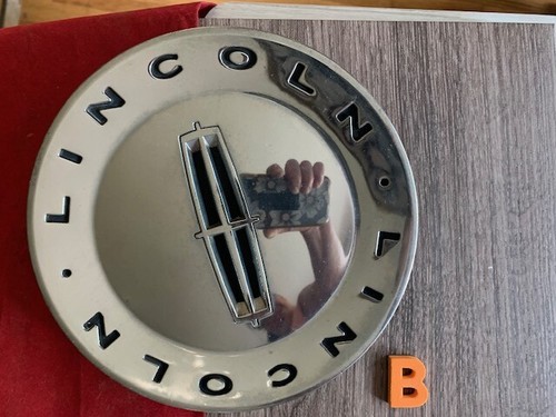 #B (1)  2003 - 2006 Lincoln Navigator Chrome OEM Center Cap  2L7J-1A096-AB