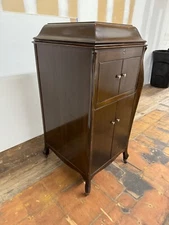 Victor Upright Victrola “Talking Machine Co.”