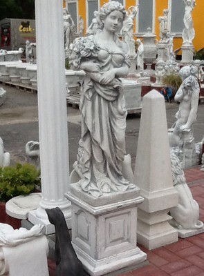 Steinfigur, Steinguss ''Frau mit Füllhorn'' mit Sockel,159 cm Menschen Gartenfigur