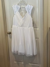 18w White Knee Length Dress With Gems
