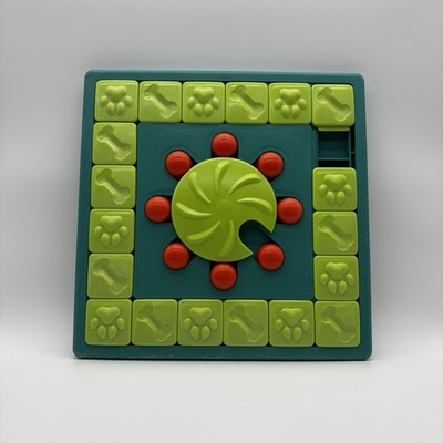 Interactive Dog Puzzle Toy Treat Dispenser   Green/Blue   Used Nina Ottosson